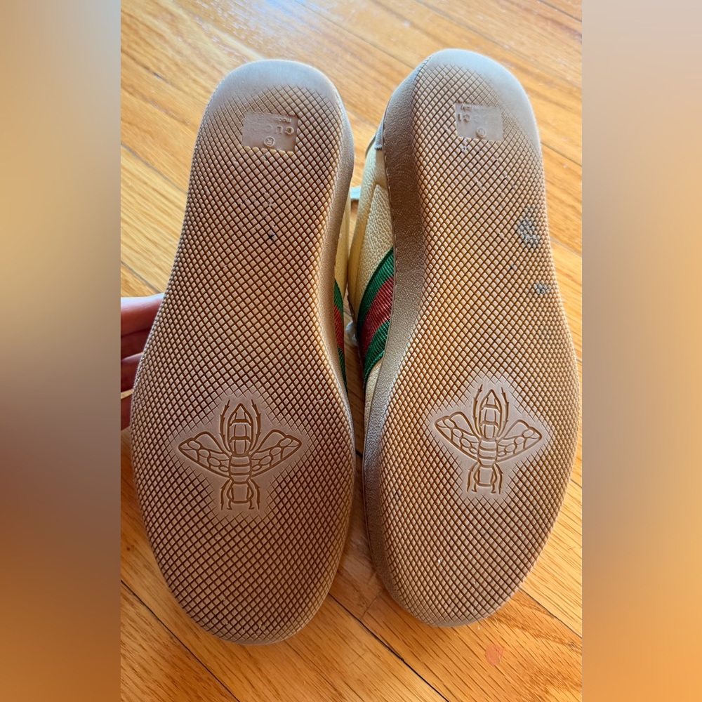 GUCCI - Cream and Green Stripe Sneakers - Picture 11 of 12